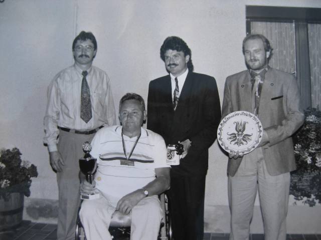 Hans Geier, der mehrfache bayerische und deutsche Meister im Rollstuhlkegeln